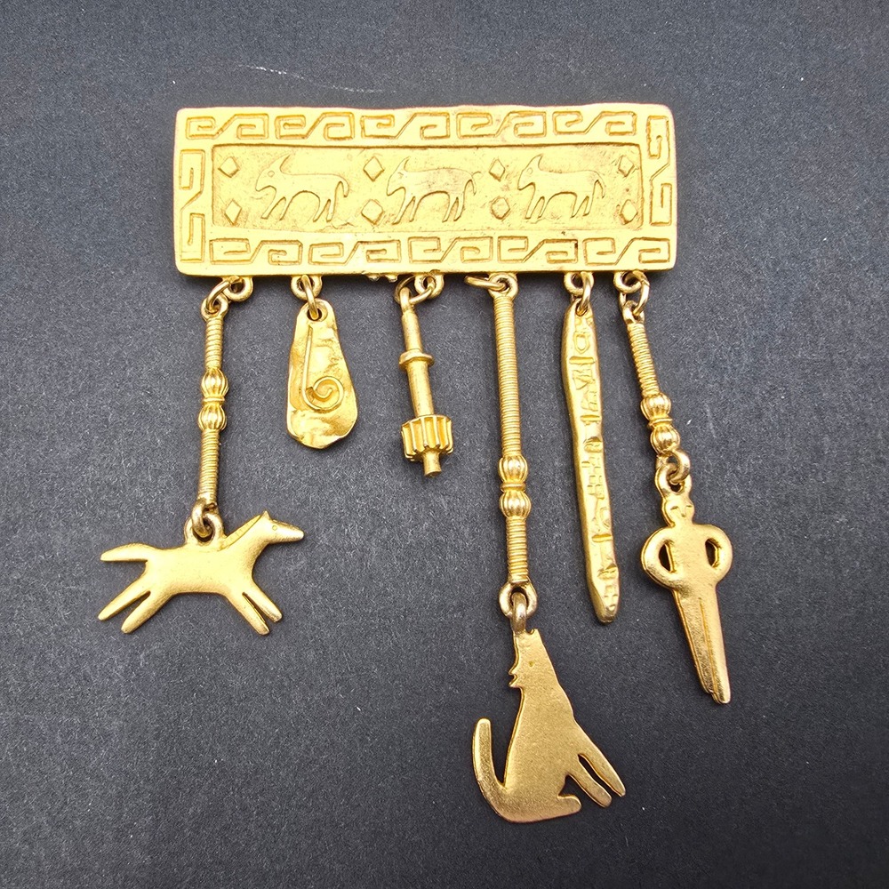 JJ Jonette Jewelry Vintage 1988 Gold Tone Animal Charm Dangle Brooch Pin Coyote